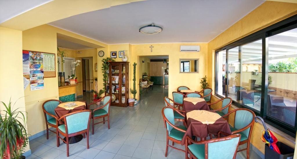 Hotel Sirena ピネート エクステリア 写真