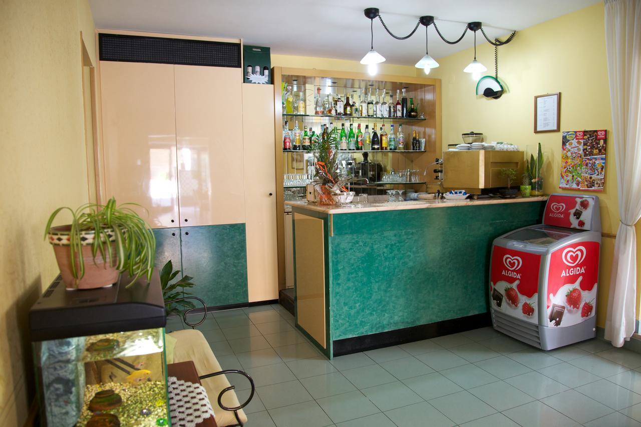 Hotel Sirena ピネート エクステリア 写真
